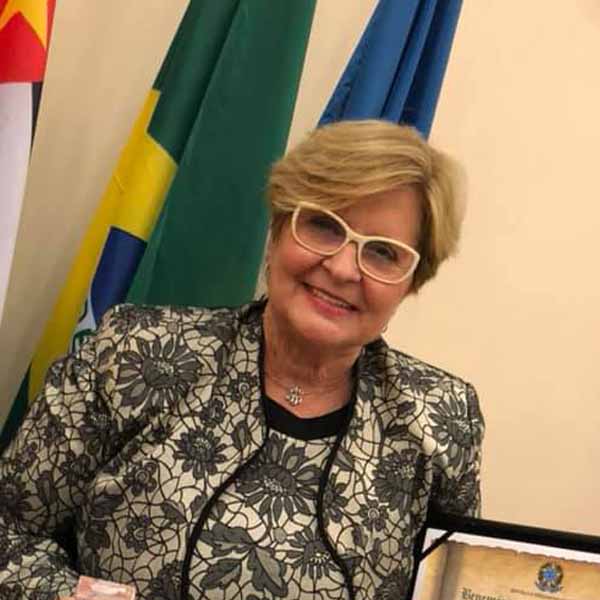 Elzinha Pacheco comemora mais um aniversário.