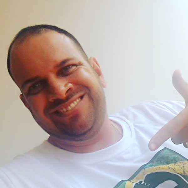 Renato Moreno recebe os parabéns pela chegada de seu aniversário