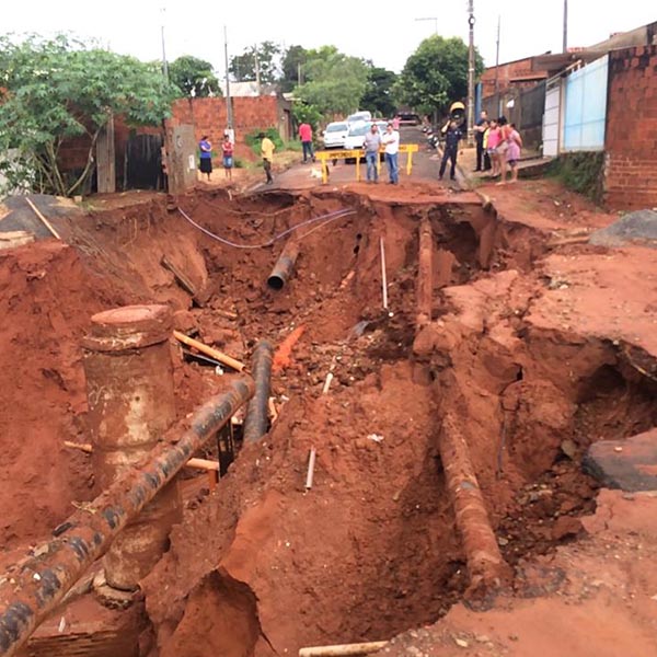 Com rompimento de adutora da Sabesp, faltará água em Paraguaçu