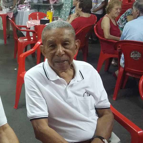 Orlando Theodoro comemora mais um aniversário.