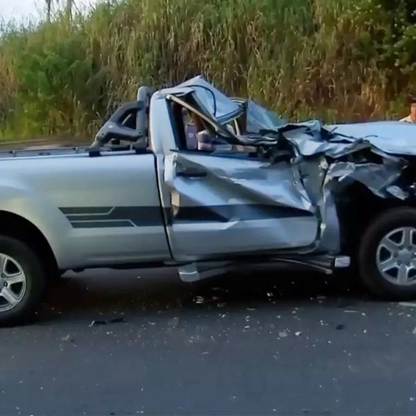 Motorista de caminhonete fica ferido em acidente na rodovia de Marília