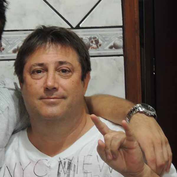Mario Plaza recebe os parabéns pela chegada de seu aniversário