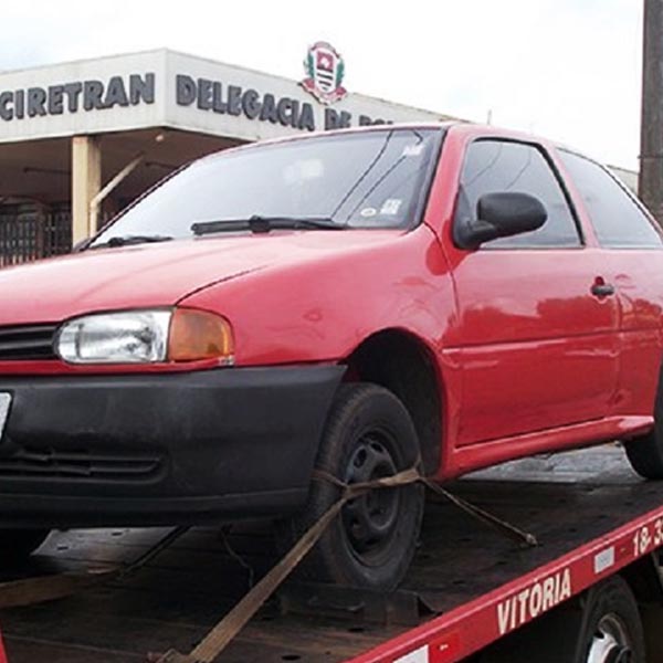 Carro furtado em Paraguaçu Paulista é localizado em Cândido Mota
