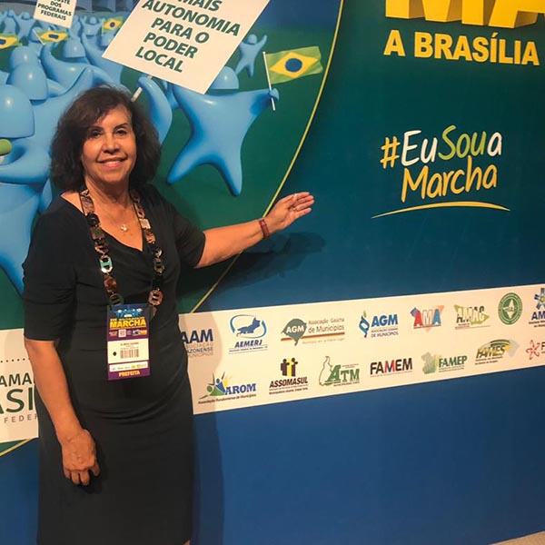 Prefeita participa da Marcha dos Prefeitos e busca recursos para construção de Unidade de Saúde