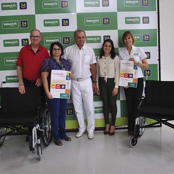 Campanha da Unimed Assis 'Eu ajudo na lata' faz doação de cadeira de rodas ao 'Abrigo do Idoso'