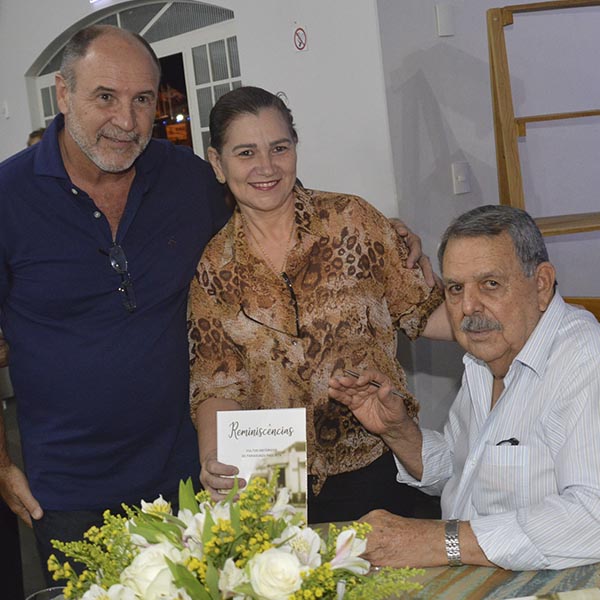 'Reminiscências - Vultos Históricos de Paraguaçu Paulista' é lançado durante noite de autógrafos