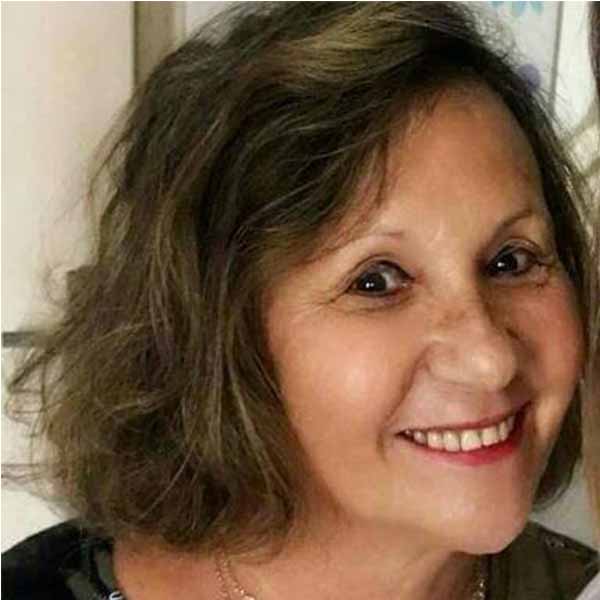 Aparecida Bazzo recebe os parabéns pela chegada de seu aniversário