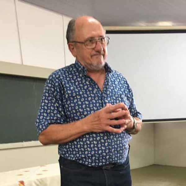 Rubens Zarpelão apaga velinhas