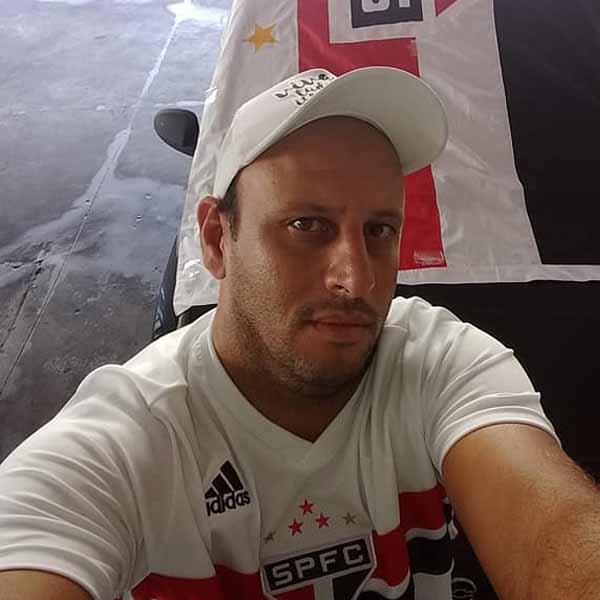 Valdecir Canato apaga velinhas