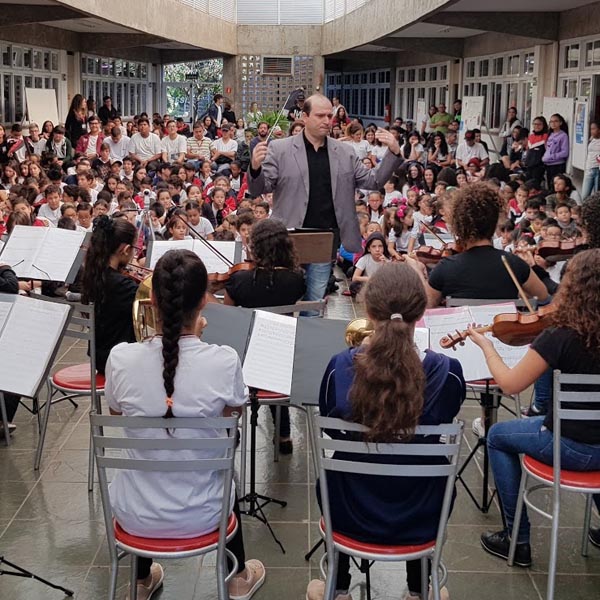 Orquestra Jovem de Paraguaçu Paulista realiza concerto na escola Sesi