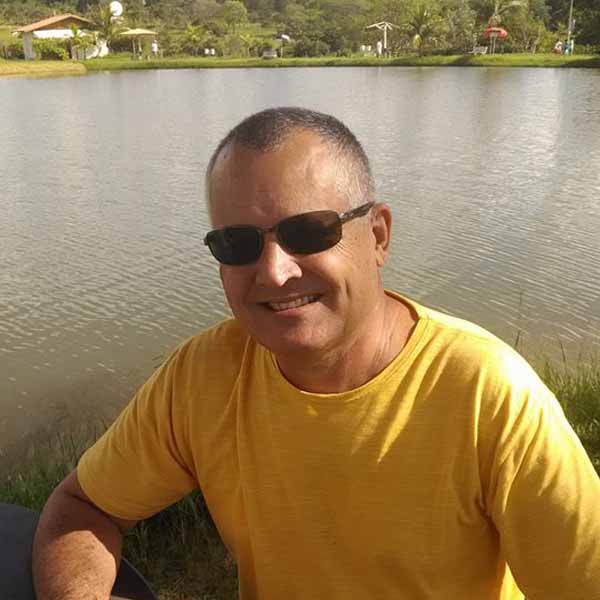 José Ernesto apaga velinhas nesta terça