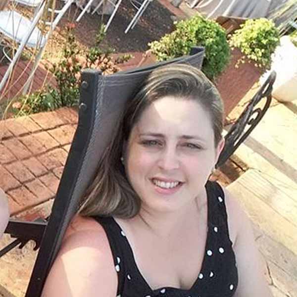 Lucilene Munhoz recebe os parabéns pela chegada de seu aniversário