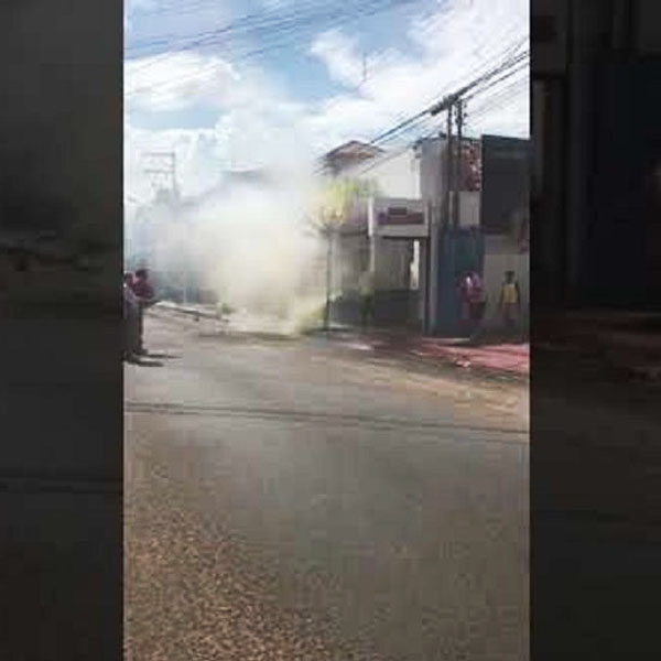 Vazamento de combustível assusta moradores e comerciantes em Assis