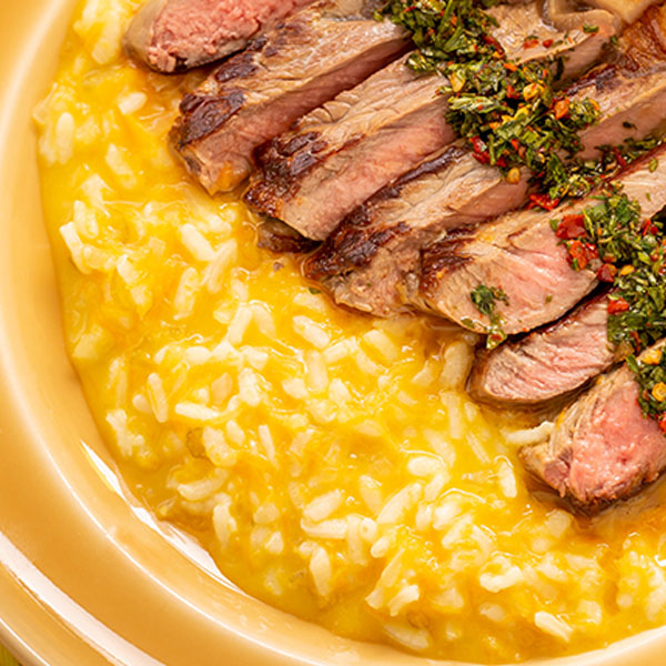 Risoto de cenoura com bife