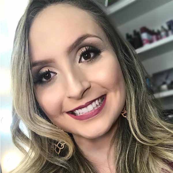 Juliana Lacerda completa idade nova