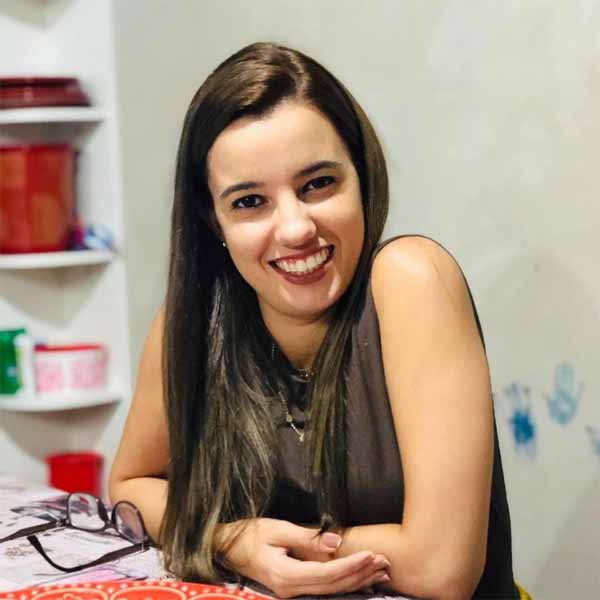 Ariane Garrossini completa idade nova