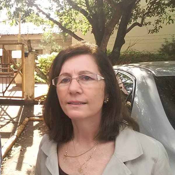Vilma Bertho apaga velinhas