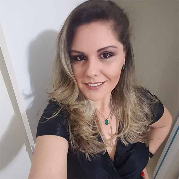 Mara Ausech comemora mais um aniversário.