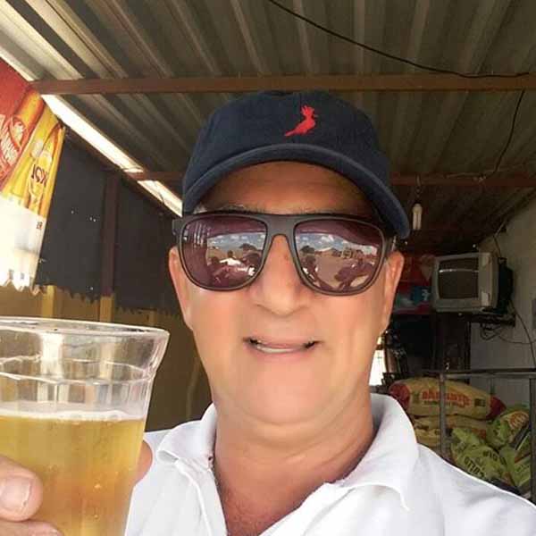 Ronaldo Suaiden recebe os parabéns pela chegada de seu aniversário