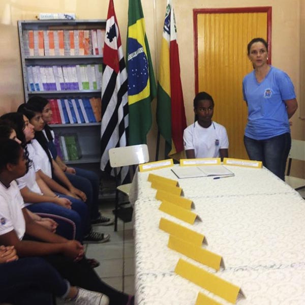 EMEF Cleia Caçapava simula processo eleitoral para eleger Grêmio Estudantil