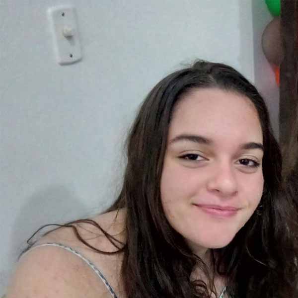 Sofia Moreno apaga velinhas nesta segunda feira