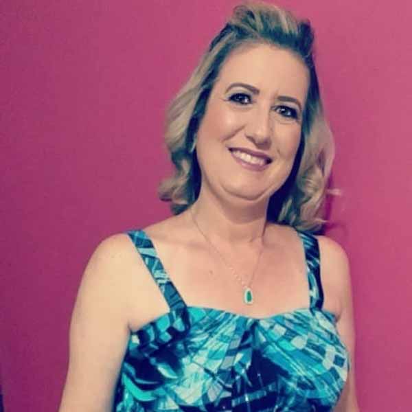 Assunta Gonçalves recebe os parabéns pela chegada de seu aniversário
