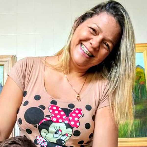 Dani Ramos apaga velinhas