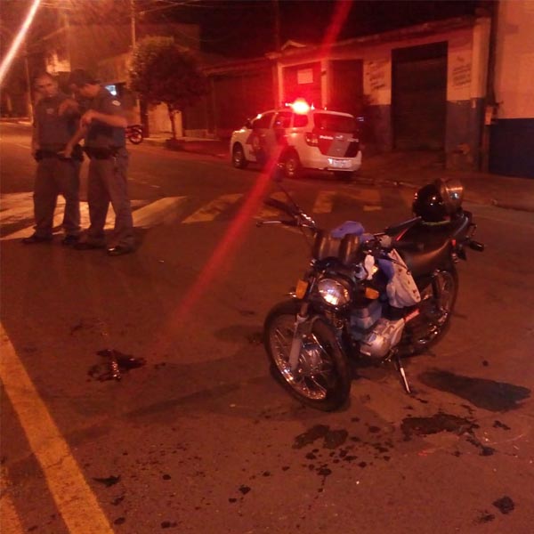 Motociclista fica gravemente ferido após acidente em Assis; motorista do carro fugiu