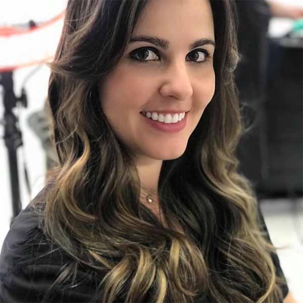 Carolina Parizotto completa idade nova