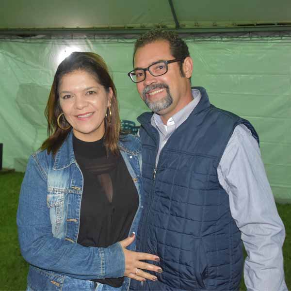 Cristiane Siqueira e Luciano comemoram 17 anos de casamento