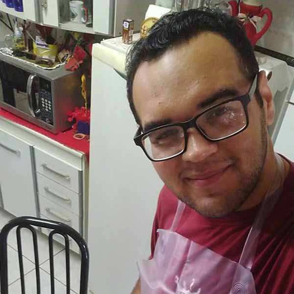 Cleberson Anchor apaga velinhas nesta sexta feira