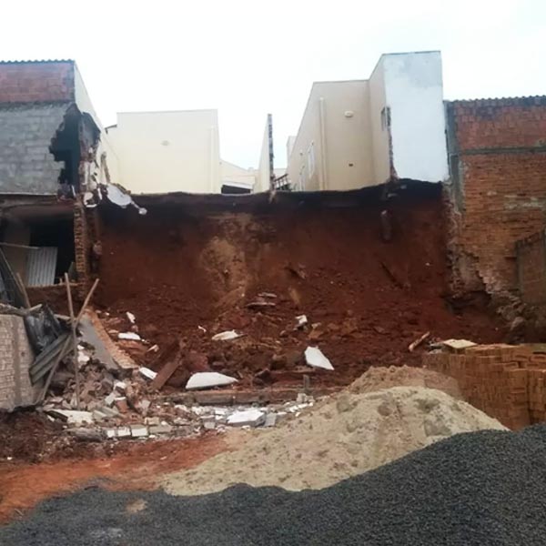 Obra provoca desabamento de quatro casas em Marília