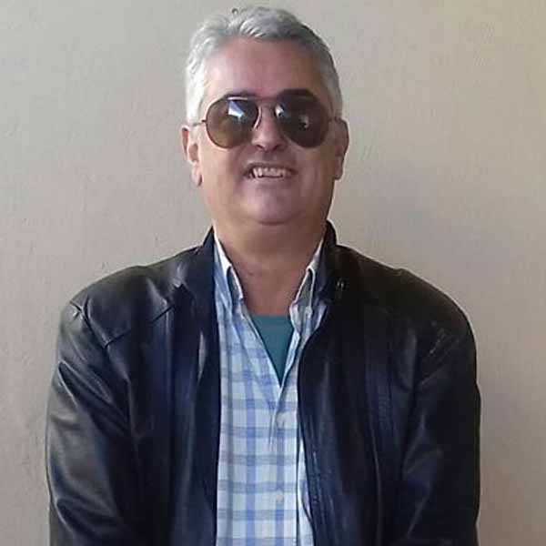 Célio Siqueira recebe os parabéns pela chegada de seu aniversário
