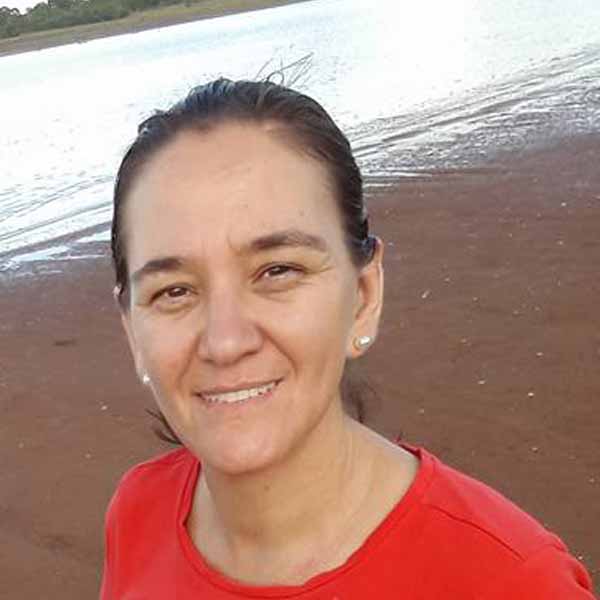 Ivone Dias recebe os parabéns pela chegada de seu aniversário