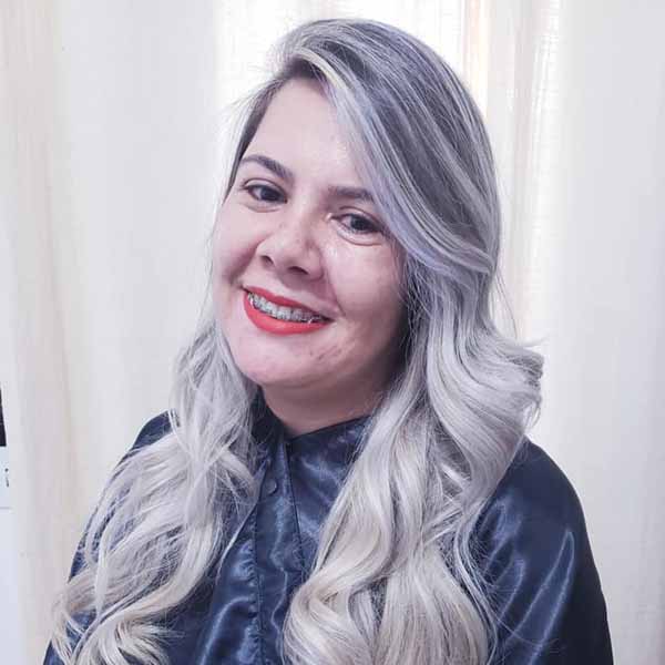 Patricia recebe os parabéns pela chegada de seu aniversário