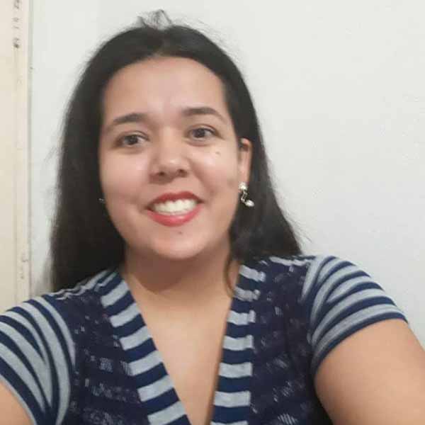 Izis Araujo comemora mais um aniversário.