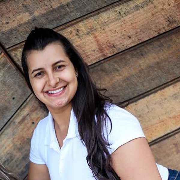 Angelita Belo apaga velinhas neste domingo