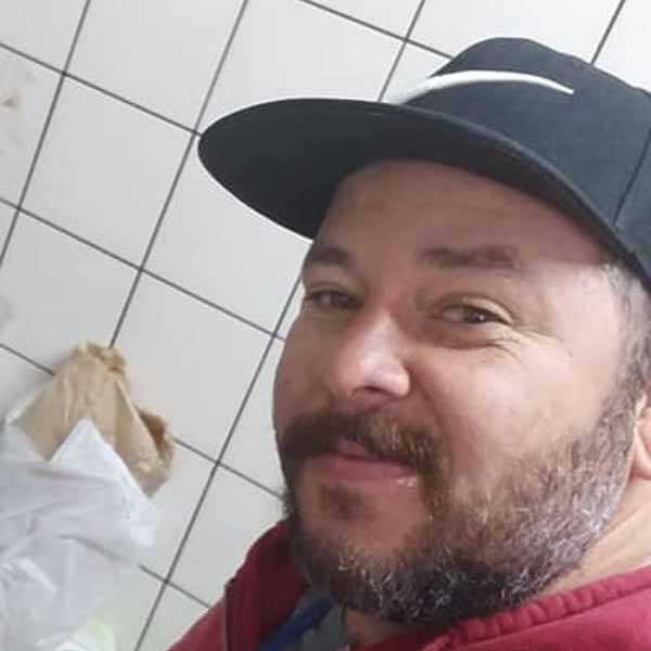 Marquinho Tubarão recebe os parabéns pela chegada de seu aniversário