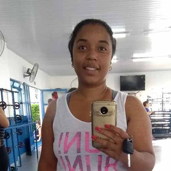Camila Oliveira completa idade nova