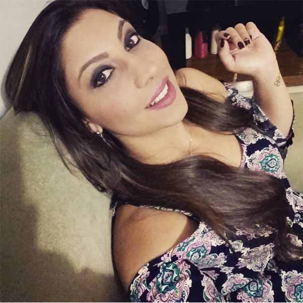 Isabeli Magalhães Moreno recebe os parabéns pela chegada de seu aniversário