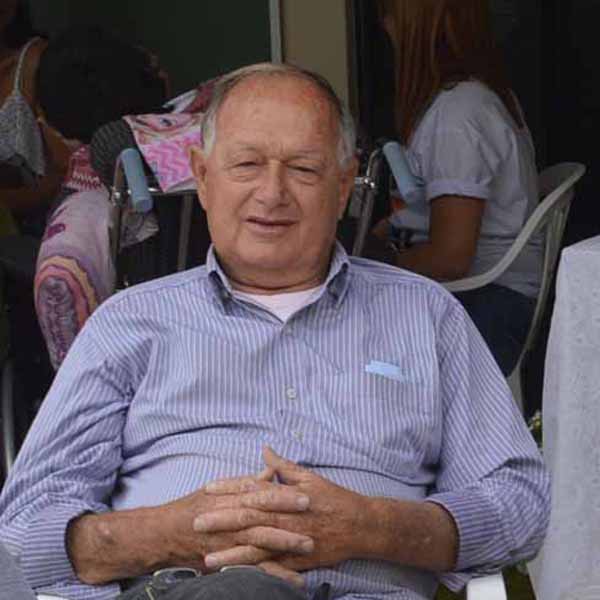 Carlos Azoia completa idade nova