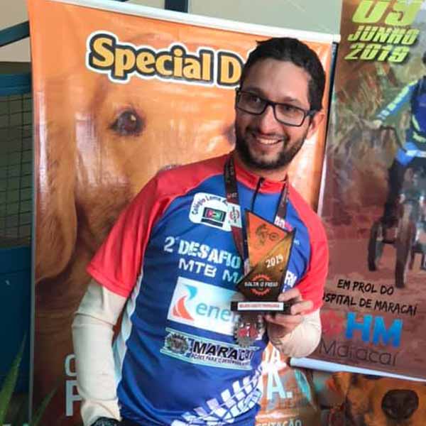 Tiago Bazzo recebe os parabéns pela chegada de seu aniversário