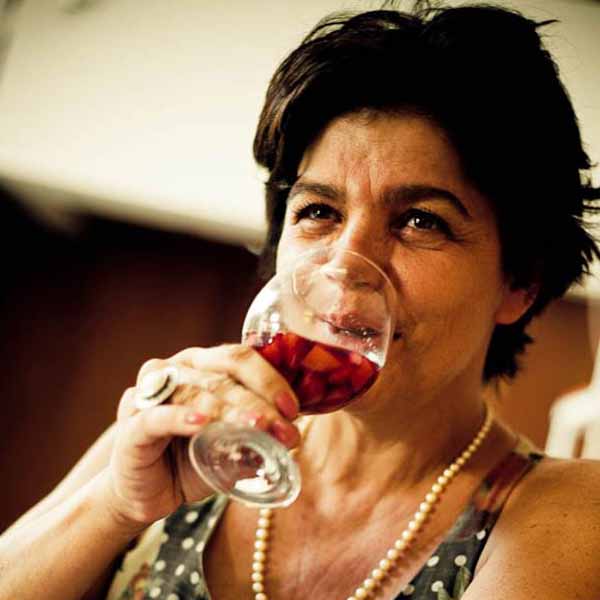 Ivana Matheus recebe os parabéns pela chegada de seu aniversário