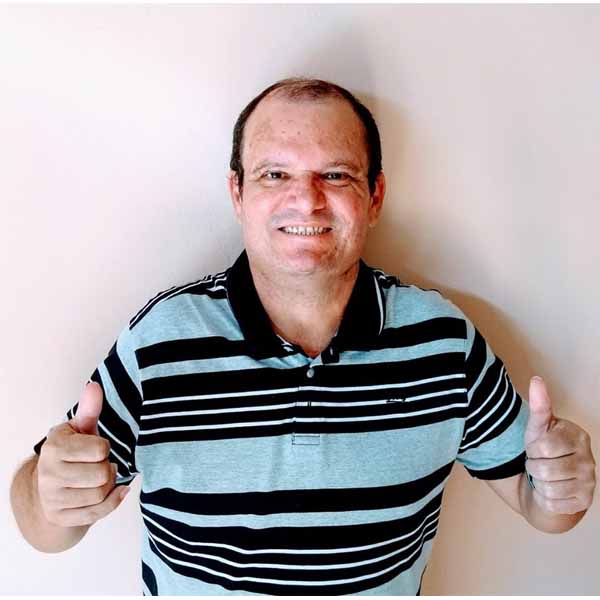 Odilon Amaral recebe os parabéns pela chegada de seu aniversário