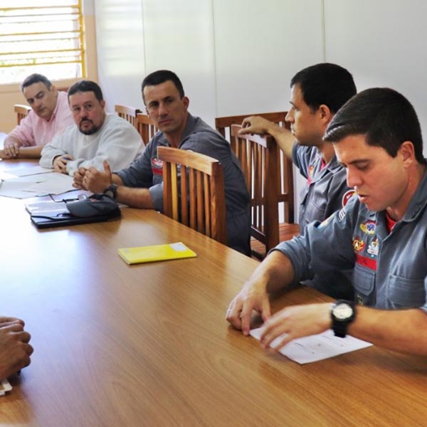Bombeiros e Prefeitura de Paraguaçu orientam para emissão de licenças e de alvará