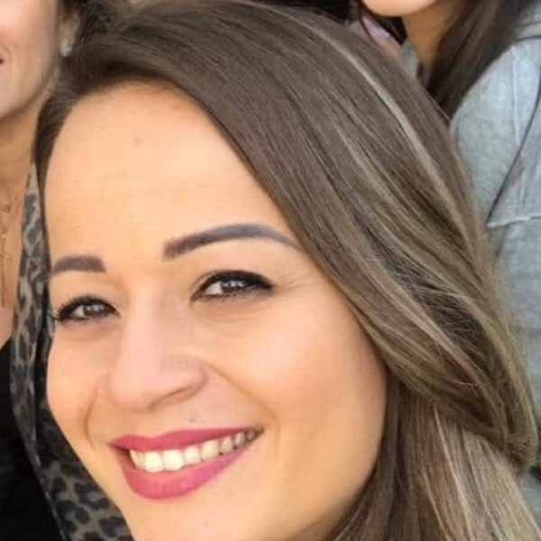 Juliana Brito recebe os parabéns pela chegada de seu aniversário