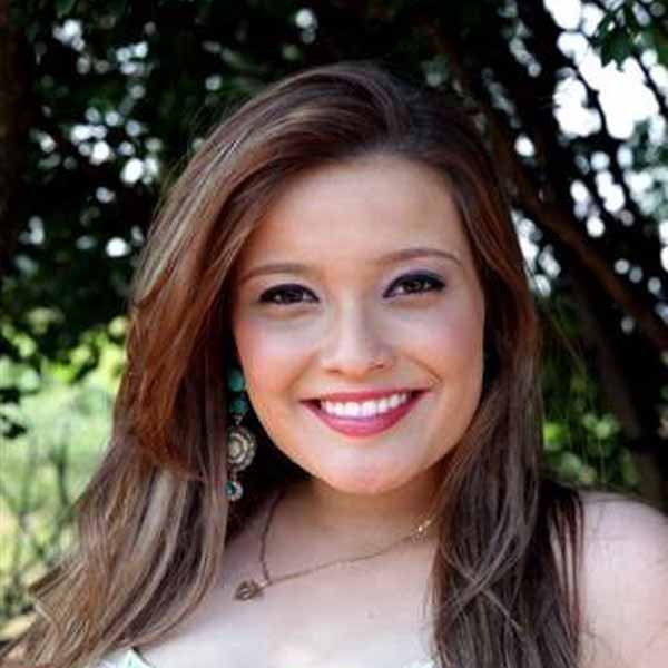 Aline Machado comemora mais um aniversário.