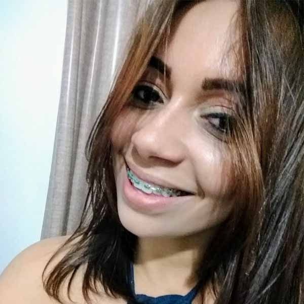 Fabíola Borges recebe os parabéns pela chegada de seu aniversário