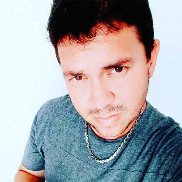 Janderson Nunes recebe os parabéns pela chegada de seu aniversário