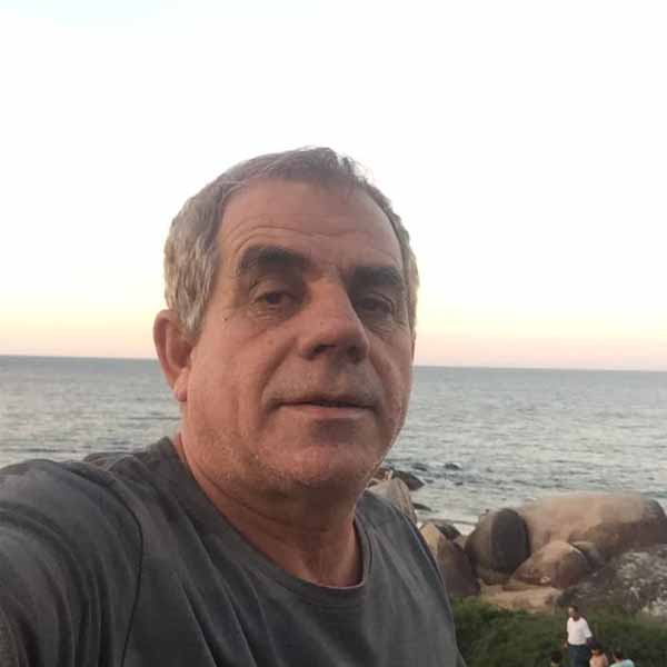Sidnei Cabral recebe os parabéns pela chegada de seu aniversário